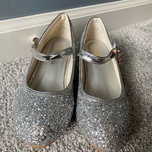 Girls silver glitter Mary Jane with 1” heel